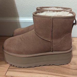 New UGG platforms mini, chestnut, size 7